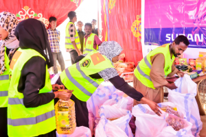 sapa volunteers distributing donation and aid among the sudanese people in a sudanese camp